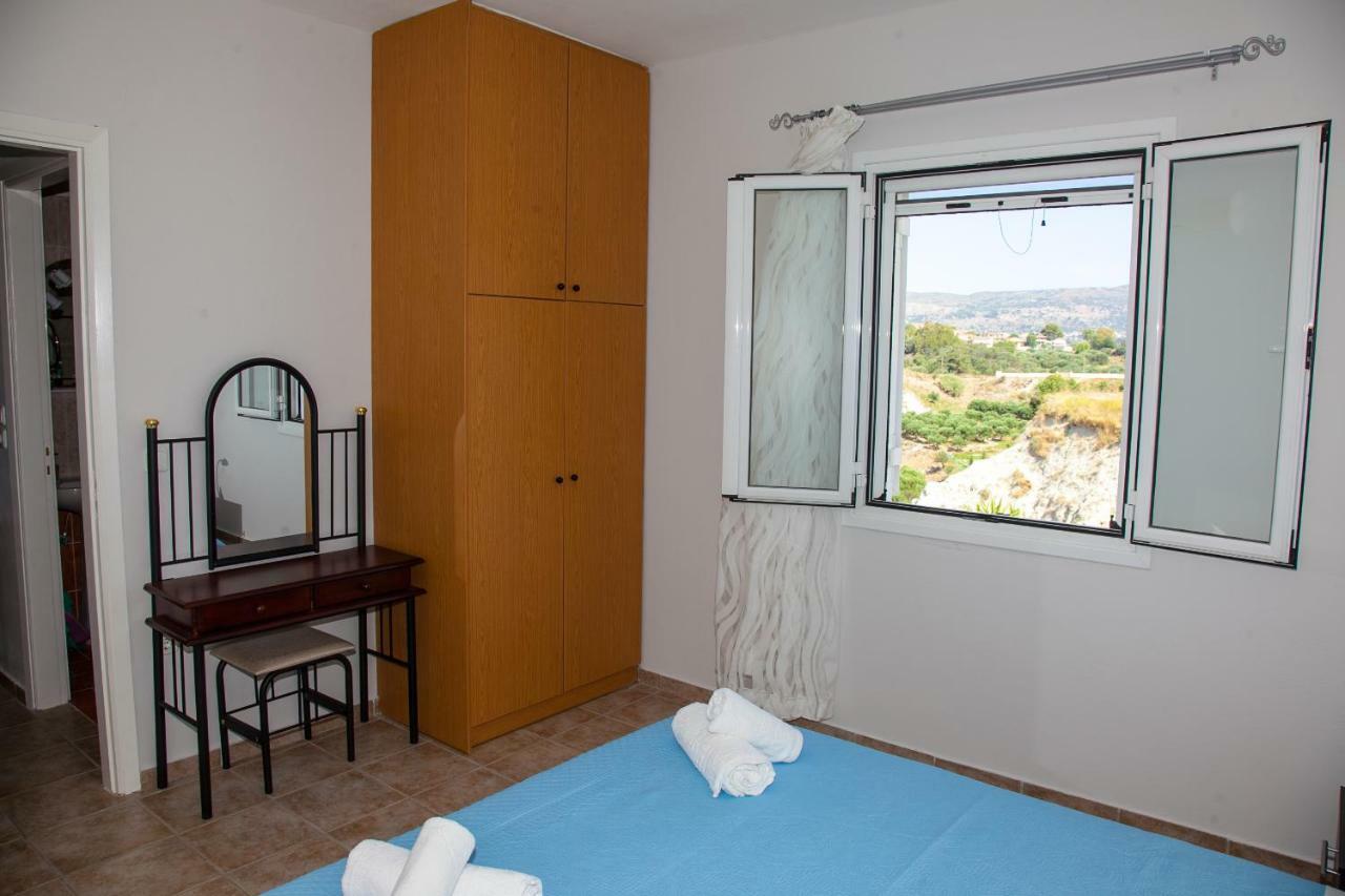Maspali Apartments Lixouri Esterno foto