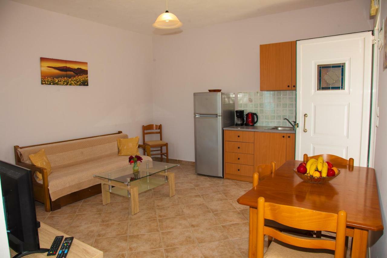 Maspali Apartments Lixouri Esterno foto