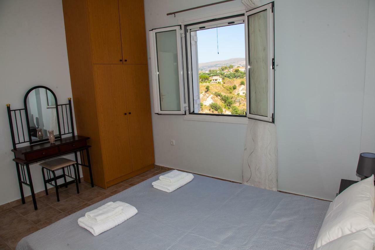 Maspali Apartments Lixouri Esterno foto