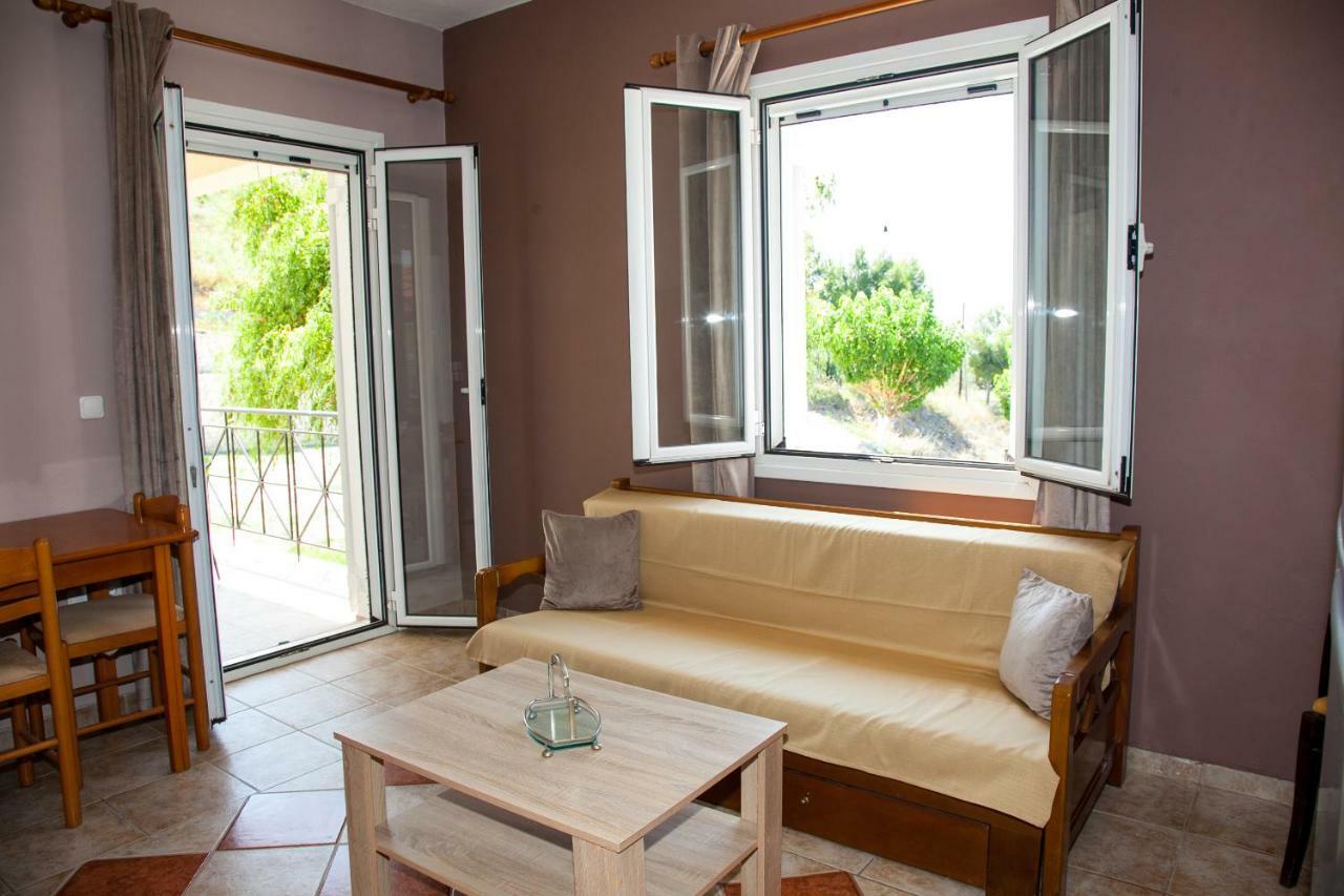 Maspali Apartments Lixouri Esterno foto